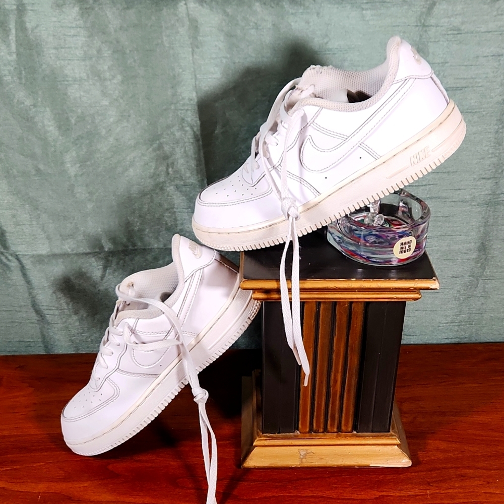 NIKE AIRFORCE ONES